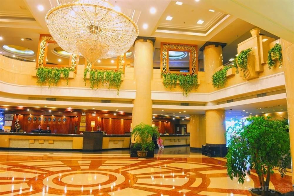 Crown Hotell Wuhan Exteriör bild