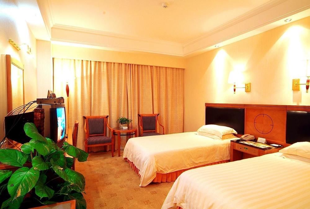 Crown Hotell Wuhan Exteriör bild