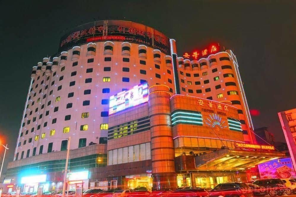 Crown Hotell Wuhan Exteriör bild
