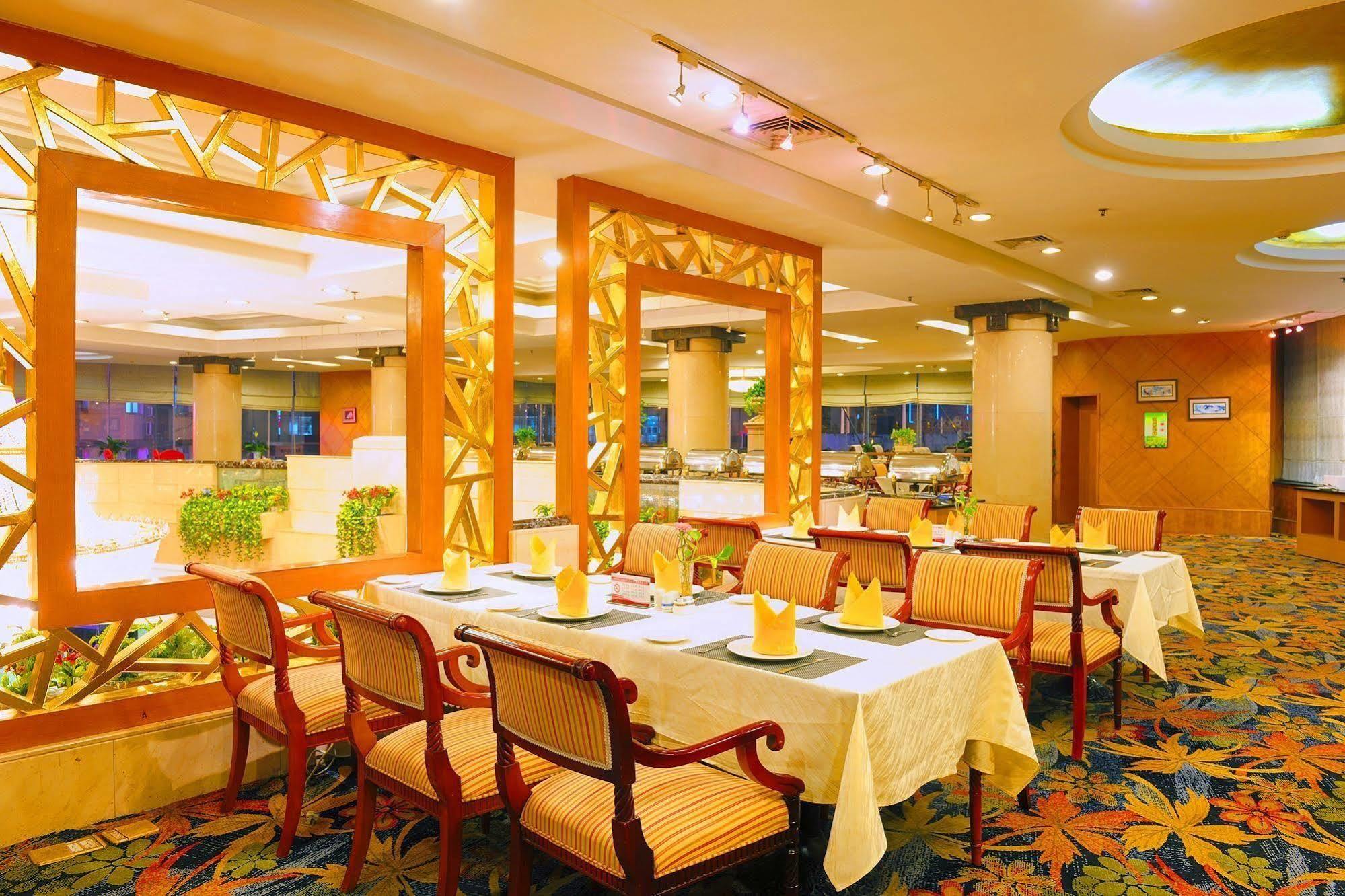 Crown Hotell Wuhan Exteriör bild