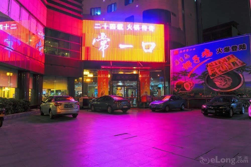 Crown Hotell Wuhan Exteriör bild