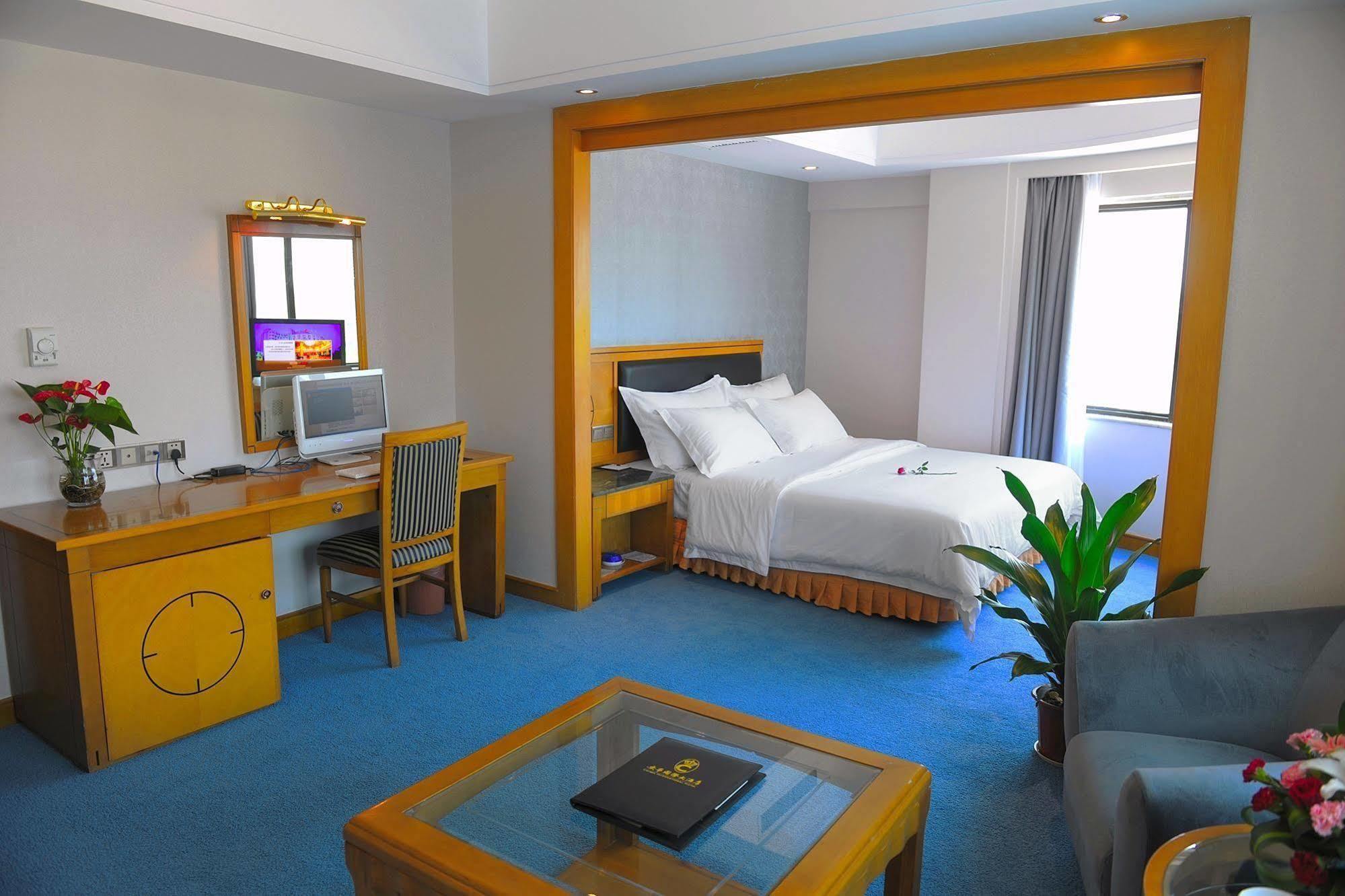 Crown Hotell Wuhan Exteriör bild