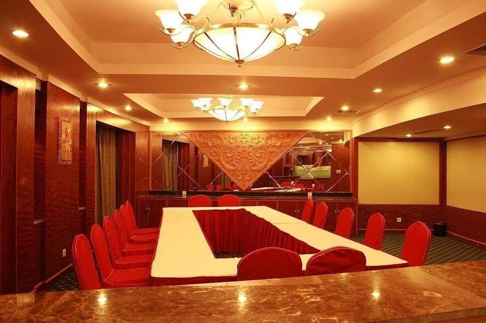 Crown Hotell Wuhan Exteriör bild
