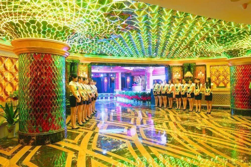 Crown Hotell Wuhan Exteriör bild